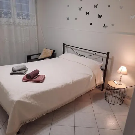Lousi House Apartment